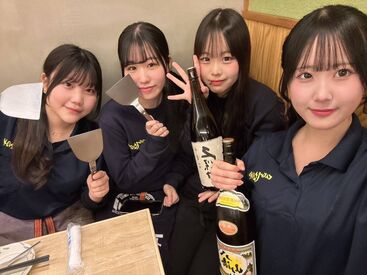 もんじゃ　しなのや 20代の若いスタッフを中心に、賑やかなお店です★
メニューや立て看板の書き込みもお任せ◎
実際にスタッフが書いています♪