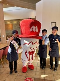モスバーガー草津中央店 バイトデビューOK♪
WワークもOK！！

新商品の試食あり◎
学生・フリーター・主婦活躍中♪

ご応募お待ちしております！