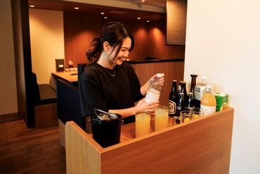 MAX時給1800円まで昇給可能★
稼ぎたいあなたにピッタリの求人です♪
・社員は20代後半～30代
・アルバイトは20代　が活躍中！