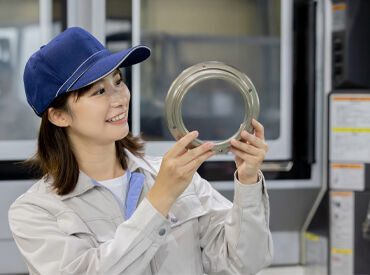 髪型・髪色自由＆ピアス・ネイルOK◎
勤務中も自分らしくオシャレをしながら働ける環境です！
※画像はイメージ