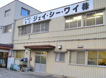 ＼ワイヤーハーネスって？／
複数の電線を束ねて一つにしたもの。
自動車や家電製品などさまざまな機器に使用されています◎