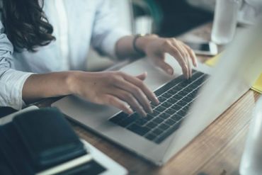 「一般企業での経験がないです」
「オフィスワークは初めて」
そんな方は"簡単なデータ入力"から
覚えていける"やさしい"環境◎