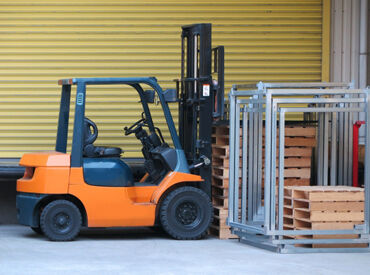 \昭和4年創業の安定企業★/
未経験からでもじっくり成長できる職場で、
正社員デビューしませんか?