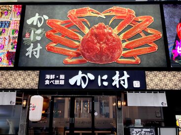 ~SNSで話題のお店~
ドーーンッ!と構える“かに”がお出迎え!
海外のお客さんも多く英語やタイ語・中国語の経験を活かせる◎