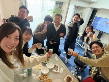 FAREは少人数で動くスタートアップ。
ベンチャーらしい勢いと居心地の良さが
共存している会社です！