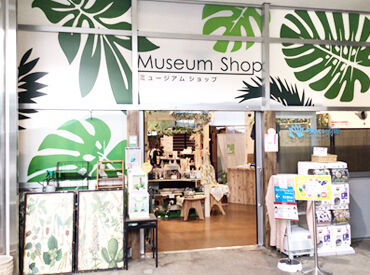 お花以外に、サボテンも取り扱っています!
季節に合わせてたくさんの植物に出会えるので
楽しみながら働けちゃいます♪