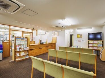 ＼すぐに馴染める温かい職場／
アットホームな薬局を目指しています！
休憩中は会話をしたり、
お菓子を食べたりも…♪