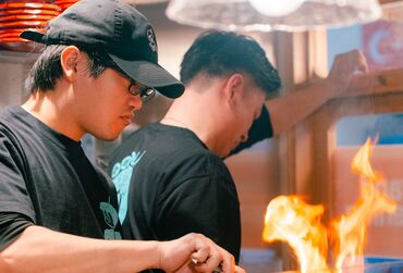 ★★友達応募も大歓迎★★
1食200円のまかない有り♪
"格安"でお財布にも優しい(笑)
近隣にも系列店舗多数♪