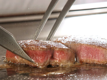 ステーキハウス おかの 思案橋駅や観光通駅もすぐ！バス停・電停・浜町アーケードも近い★
お昼・夜、ライフスタイルに合わせたシフトでOK♪