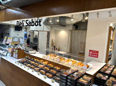 デリテーブルプラスワン（Deli table PLUS ONE） ☆★最寄り駅多数あり★☆
・いづろ通駅より徒歩1分
・天文館通駅より徒歩3分
・朝日通駅より徒歩7分
・高見馬場駅より徒歩10分