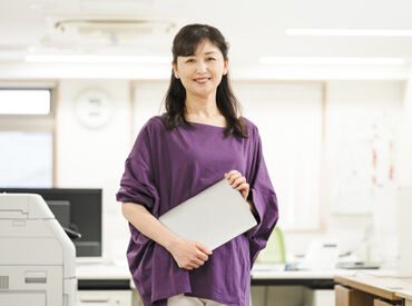 40～60代のスタッフが多数活躍中！
"久しぶりのお仕事"という方も多く、
お互いに助け合いながら働いています◎
※写真はフリー