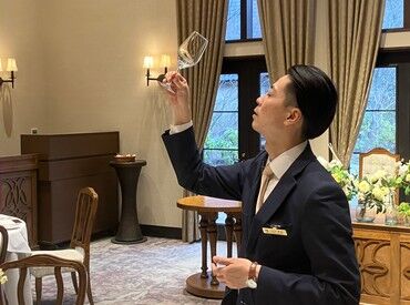 パーティー会場のセッティングはチームで!
キラキラした空間をみんなで創り上げるのはとても楽しい!