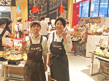 おしゃれで落ち着いた雰囲気の店内は
スタッフからも好評♪♪
ゆったりとした空間で働けますよ◎