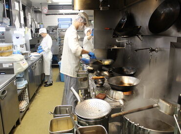 お仕事は主に盛付けや食器洗いなど◎
難しい作業はないので
「普段料理をしないから大丈夫かな...」という方でも心配無用♪