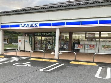 皆さんも普段使うコンビニだから、お仕事のイメージもつきやすい◎
困ったときは優しい店長・先輩スタッフが助けてくれます♪