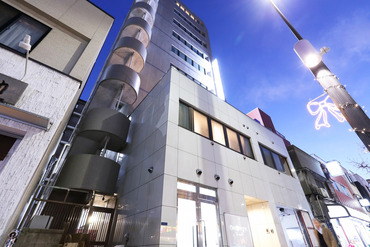 オークホテル江戸 森下駅から30秒！
ゲストに一歩寄り添った存在であり、
生きた外国語に触れながら
シッカリ稼げちゃうのが嬉しいポイント♪