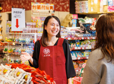 ＼みんなが笑顔になる"駄菓子"／
ニコニコ楽しい様子で商品を選ぶので、働いている私たちも楽しく仕事ができますよ♪