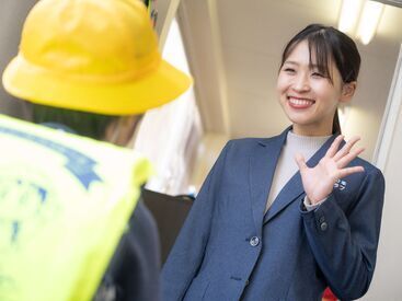 桜地区学童保育所 「一緒に遊ぼう！」「おやつ食べよう♪」など
こどもと一緒に楽しむこともお仕事の1つ！
笑顔を見ると疲れも一気に吹き飛ぶ～♪