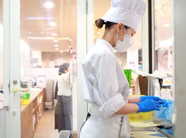 学生～主婦（夫）まで
幅広い年齢層が活躍中♪★
扶養内～稼ぎたい額に合わせて
柔軟にシフト調整できます◎