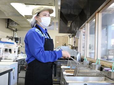 制服も貸し出しですので、問題なし！
ゆったりしたオシャレな店内で一緒に働きましょう♪
ご応募お待ちしております！