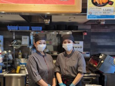 ≪未経験から始めた仲間ばかり★≫
学生さん多数活躍中！バイトデビューも安心◎
夕方から勤務もOKだから、学校と両立しやすい♪