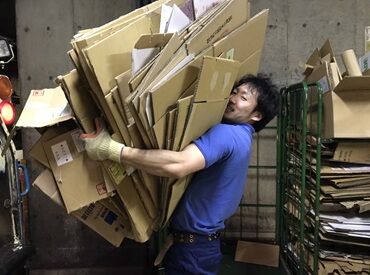 北清商事株式会社 勤務開始日はお気軽にご相談ください♪
古紙や段ボールなどの回収作業を行う業務◎
└この写真は調子に乗って持ちすぎましたｗ