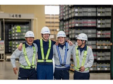 九州シティフレイト株式会社　戸原物流センター 男性活躍中！チームでのお仕事！
みんなで声をかけあい協力しながら働いています♪