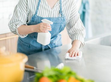 勤務は午前中のみ！
午後が有効に使えます☆
拭き掃除など
お家のお掃除とほとんど一緒なので、
どなたでも気軽に始められます♪