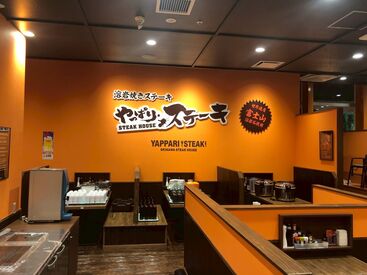 土日は7名勤務(社員1名)、
平日は5~6名勤務(社員1名)しています◎
髪色・髪型はオシャレOK♪
柔軟で助け合える自慢の職場です!