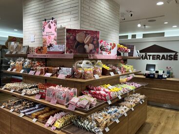 ≪学生～主婦さん活躍中!!≫
専門学生・大学生さんから
育児がひと段落した主婦さんまで
幅広いスタッフが活躍しています♪