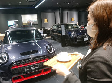 最新車種や高級車などに
見れて触れられるレアバイト◎
「車が好き」「普段見れない車が見たい」
など、応募理由は何でもOK！