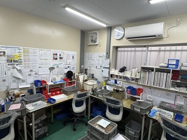 座ってできる軽作業だから、体力的な負担も少なめ◎
子育てがひと段落した主婦さんが活躍されています！