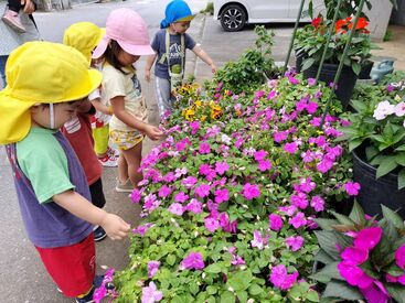 こみなと保育園 かわいい子どもを一緒に育てませんか？
少ない人数を丁寧に保育するスタイル♪
多人数の対応に驚いた第二新卒さんにもオススメ★