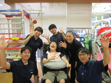 施設は「見奈良駅」より徒歩5分！
車やバイクでも通勤もOK♪アクセス良好◎
是非福祉のお仕事始めてみませんか？