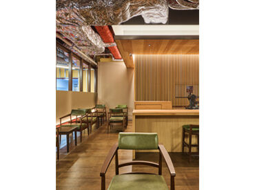 自家焙煎のホットコーヒーとチーズケーキが看板商品♪
働くうちにお気に入りの豆が見つかる楽しさも◎