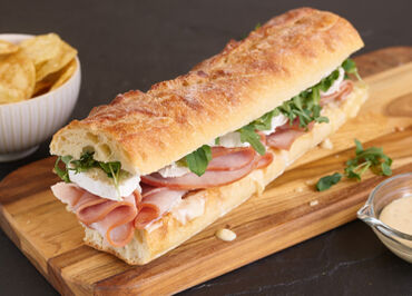 株式会社プレンティー（勤務地：嘉手納基地） 幅広い年代の男女活躍中！
留学生のスタッフも多数在籍しており、
働きながら国際交流もできますよ☆
※画像はイメージ