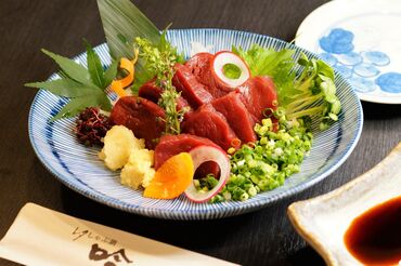 馬刺しや九州郷土料理を中心に、
旬の味覚をお届けしています。