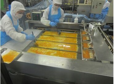 丁寧にお教え・サポートしますので、
食品製造が初めての方もご安心ください♪
困った時は周りのスタッフが助けてくれます◎