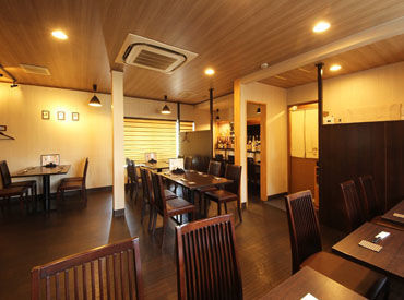 店内はキレイな雰囲気♪
もちろん、最初は知識がなくてもOK！
働きながら丁寧にお教えします◎