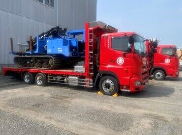 重機回送部門はドライバー8名、配車2名の計10名です
転勤もないので落ち着いて働けますよ!