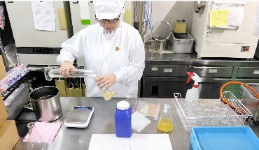 井筒八ッ橋本舗　追分工場 ライン作業ですが、
最初はゆっくりした工程からスタートするため
未経験の方でもすぐに慣れていただけます◎