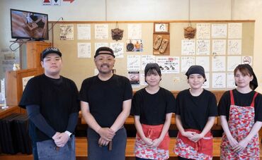 《未経験が多数だから安心◎》
未経験スタートのスタッフばかり♪
みんなで助け合って働いてます！
20～70代活躍中！