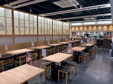 土日メインで働ける♪週1～OKなので、土日どちらかだけでもOK！
学校がお休みの日だけ勤務する大学生・高校生も活躍中！