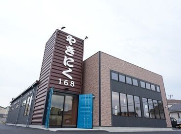 最初は失敗して当たり前♪
先輩スタッフが丁寧に指導します！
助け合いながら、
出来ることからトライしていきましょう◎