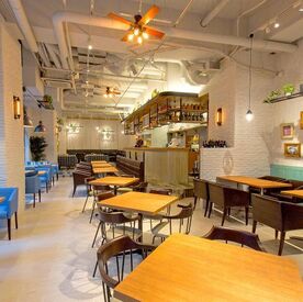 スタッフにとってもお客様にとっても★
本当に居心地の良いお店です！
空いた時間帯を使って、無理なく働こう！