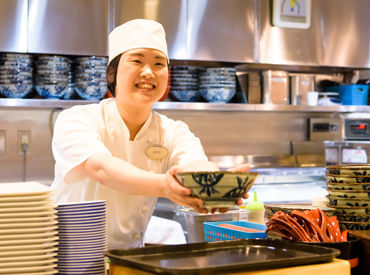 ≪未経験の初バイトも歓迎★≫
お仕事はイチから、先輩が優しく教えます◎
笑顔で挨拶できれば100点満点♪