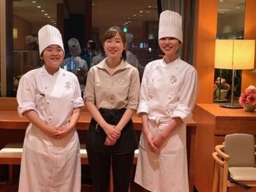ダイニング伊勢丹立川店 10代～50代迄、幅広い年代の方積極採用中！
研修もしっかり整っていますのでご安心を！
まずは、ご応募お待ちしております！