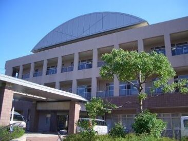 箕面市立介護老人保健施設 資格取得支援制度あり！
受験料を2回まで一部負担☆
働きながらスキルアップも
目指せるのでおすすめです◎
