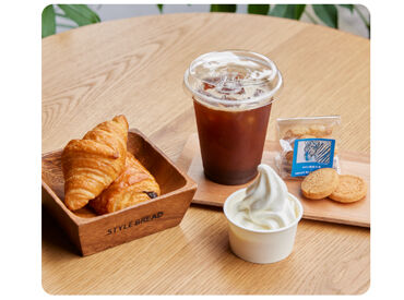 コーヒー・お好きなパン2つ・クッキー・ソフトクリーム
⇒このセットが休みの日に無料でもらえる特典つき★
（同伴者も利用OK）