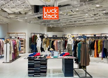 Luck Rack ｲｵﾝﾓｰﾙ座間店　※2024年7月中旬オープン オープニングなので
同期の仲間がたくさん◎
まずはお気軽にご応募くださいね♪